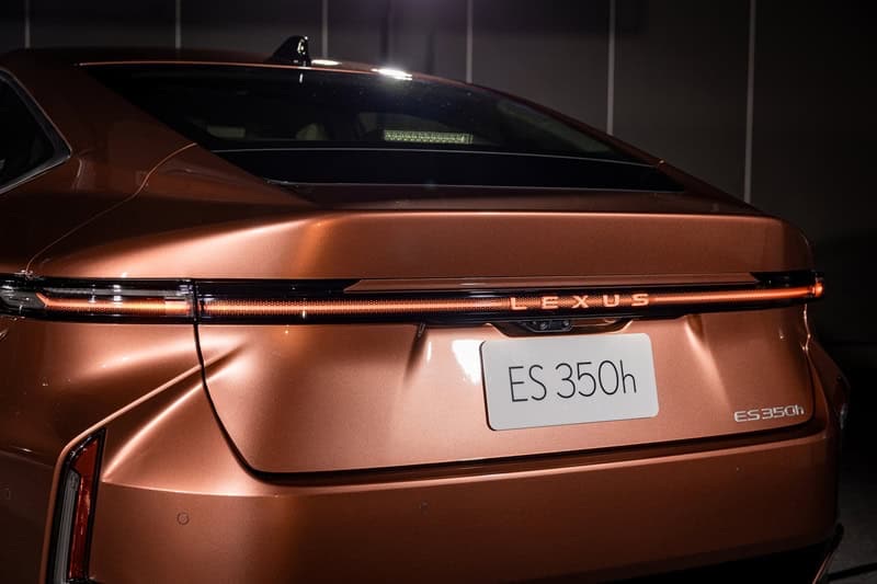 Lexus ES hybrid đời mới lộ diện tại Việt Nam với các màu sắc khác nhau, ra mắt tháng sau cạnh tranh 5 Series, E-Class - Ảnh 11.