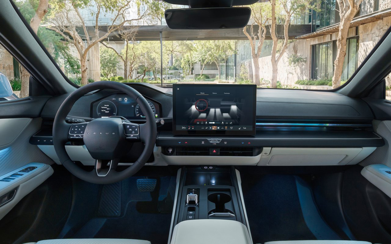Xe điện Lexus đầu ti&ecirc;n Việt Nam lộ diện: Gi&aacute; dự kiến gần 3 tỷ đồng, chạy hơn 440km/sạc, cắm nhanh nửa tiếng đầy 10-80% pin - Ảnh 10.