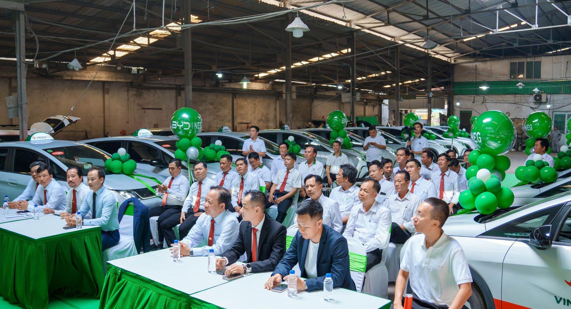 &rlm;30 chiếc BYD Dolphin được BYD NEG b&agrave;n giao cho Vinasun để mở rộng đội h&igrave;nh xe điện&rlm; - Ảnh 2.