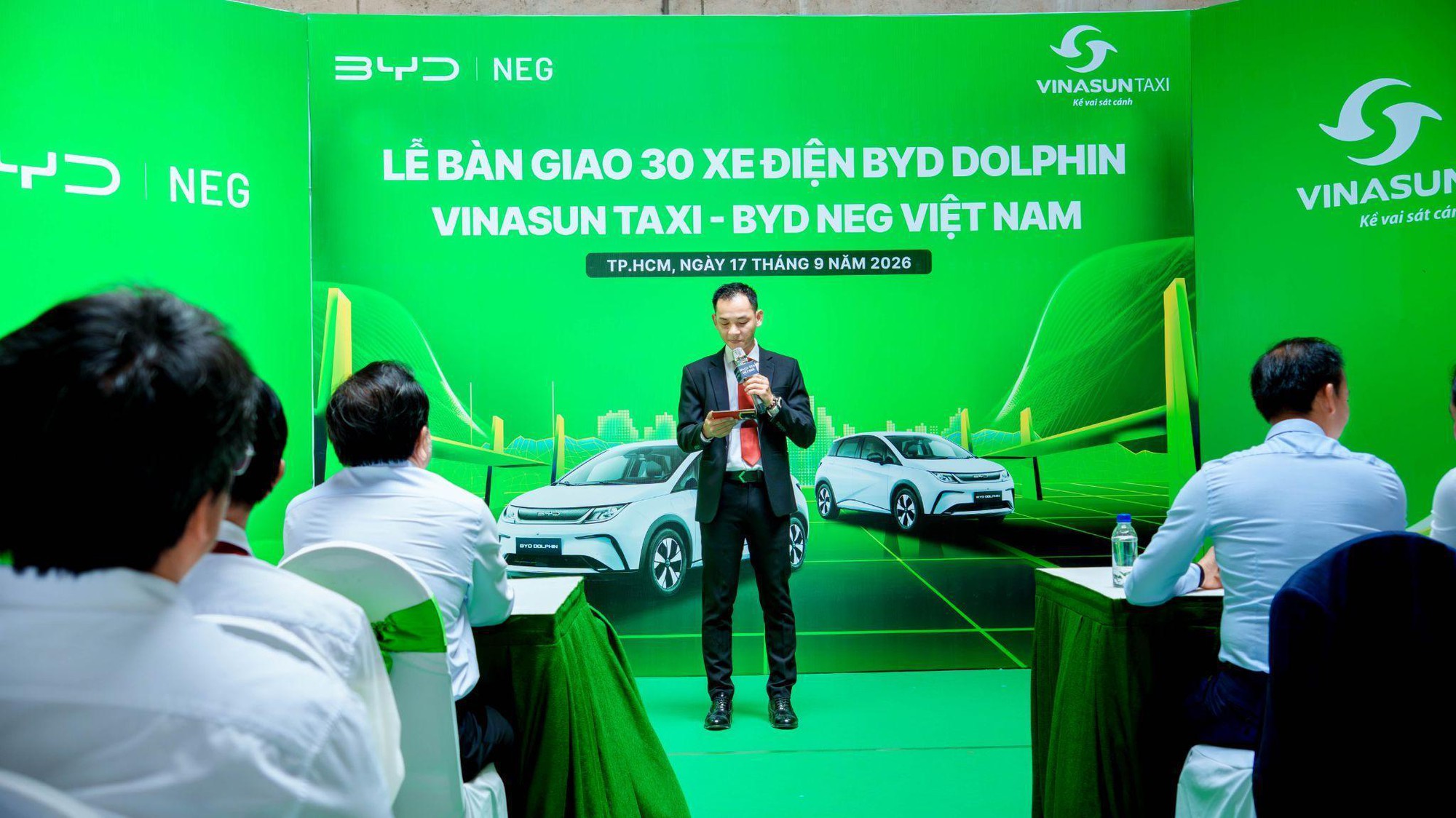 &rlm;30 chiếc BYD Dolphin được BYD NEG b&agrave;n giao cho Vinasun để mở rộng đội h&igrave;nh xe điện&rlm; - Ảnh 3.