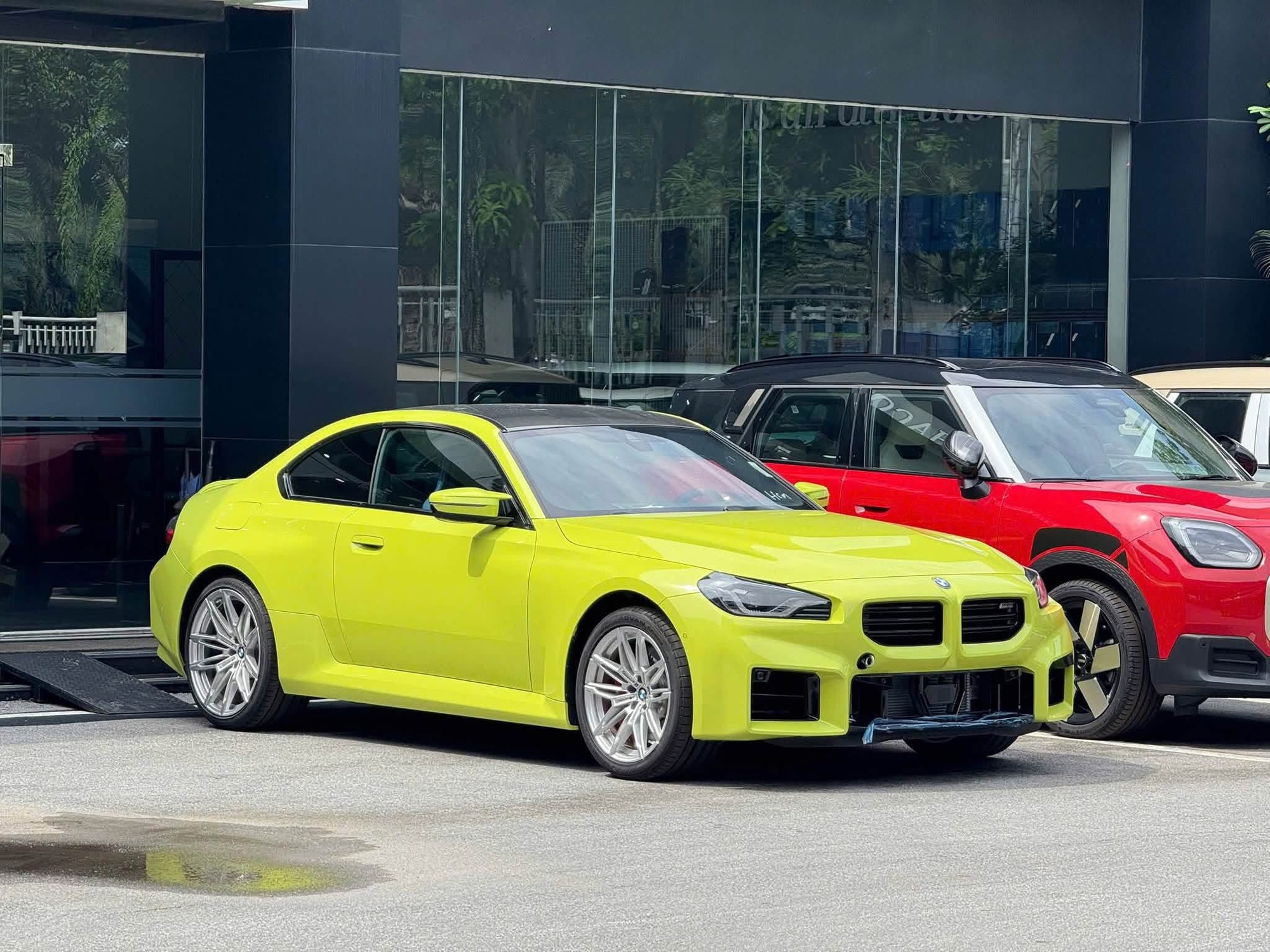 BMW M2 lộ th&ocirc;ng số c&ugrave;ng gi&aacute; dự kiến từ 4,099 tỷ tại Việt Nam: Động cơ 480hp, c&oacute; t&ugrave;y chọn số s&agrave;n, ri&ecirc;ng g&oacute;i hiệu năng cao gi&aacute; đ&atilde; hơn 1,2 tỷ đồng - Ảnh 1.