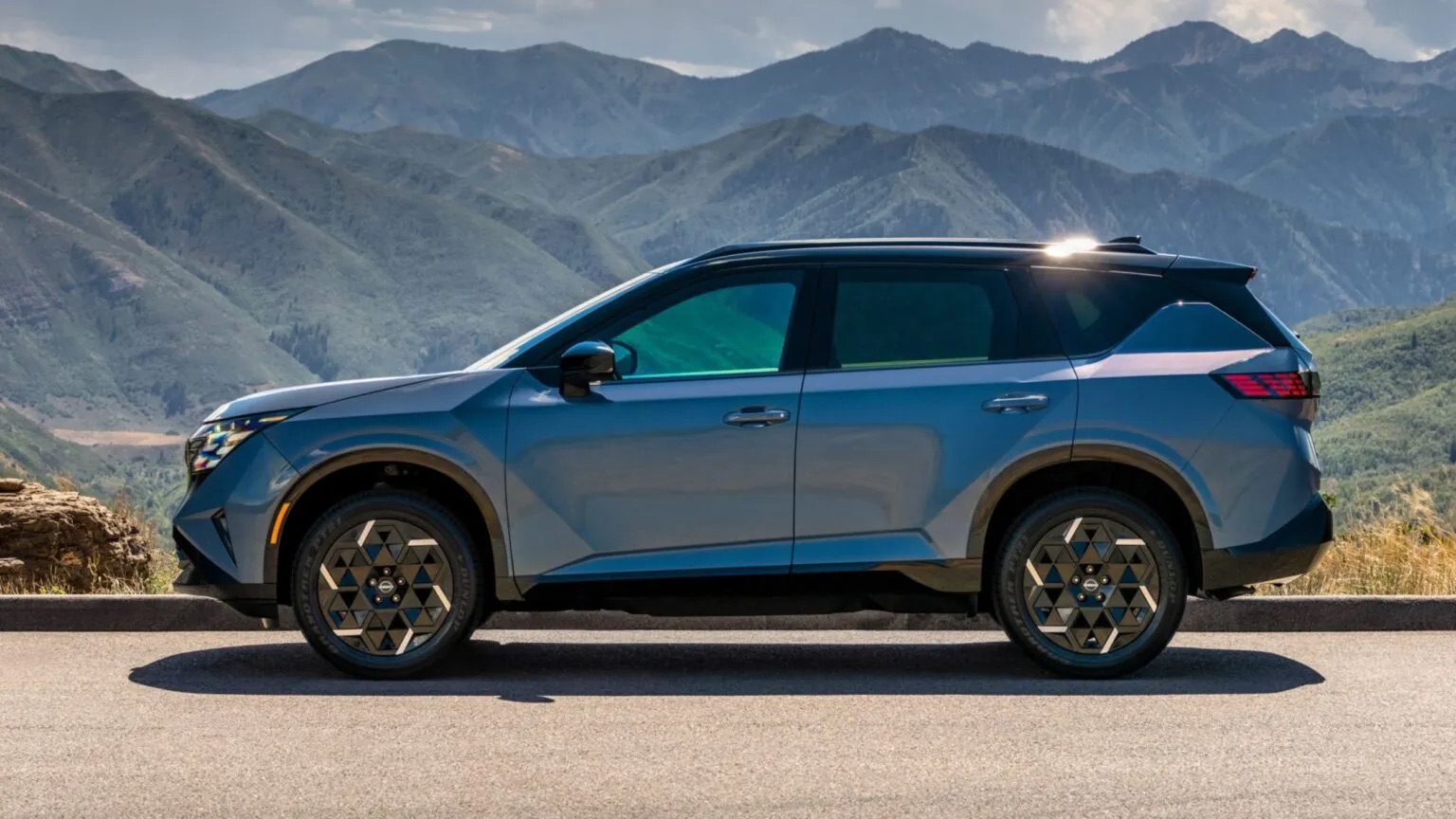 Nissan X-Trail đời mới có giá quy đổi từ hơn 920 triệu đồng: Chung gầm Outlander nhưng thiết kế khác hẳn, động cơ hybrid hỗn hợp chỉ tốn 6,2L/100km - Ảnh 6.