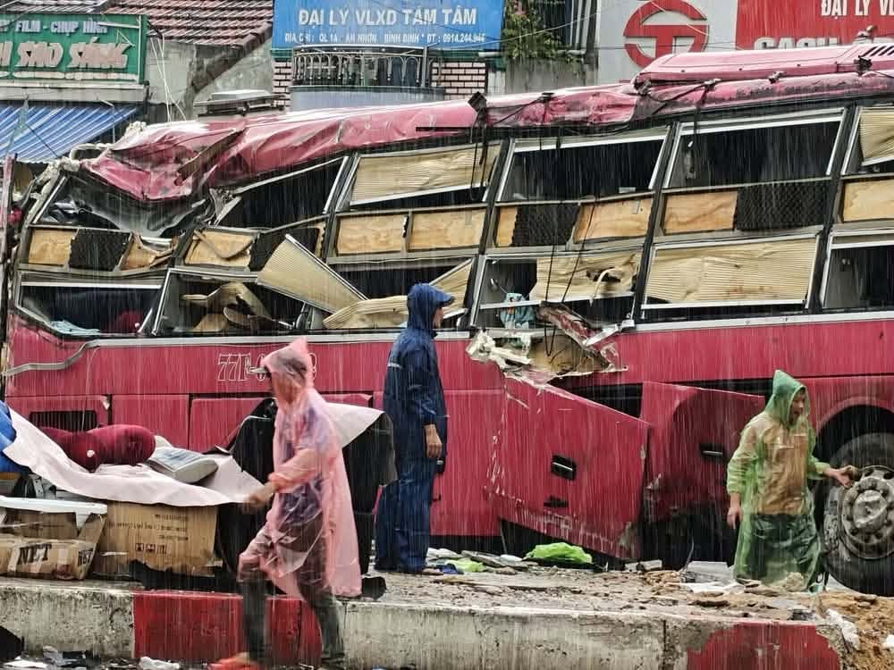 Vụ lật xe kh&aacute;ch 2 người tử vong: Về qu&ecirc; lo đ&aacute;m giỗ, mẹ chồng, con d&acirc;u v&agrave; ch&aacute;u nội gặp nạn khi gần tới nh&agrave; - Ảnh 2.