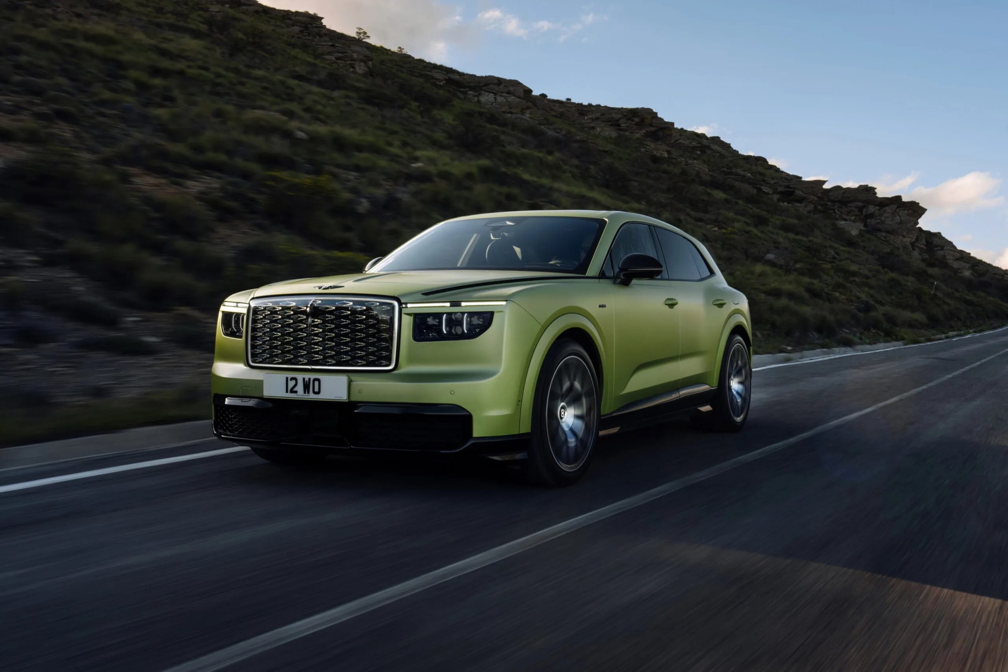 Bentley Torcal ra mắt: SUV điện đầu tiên của hãng, mạnh 876 mã lực, chạy 600 km/sạc - Ảnh 2.