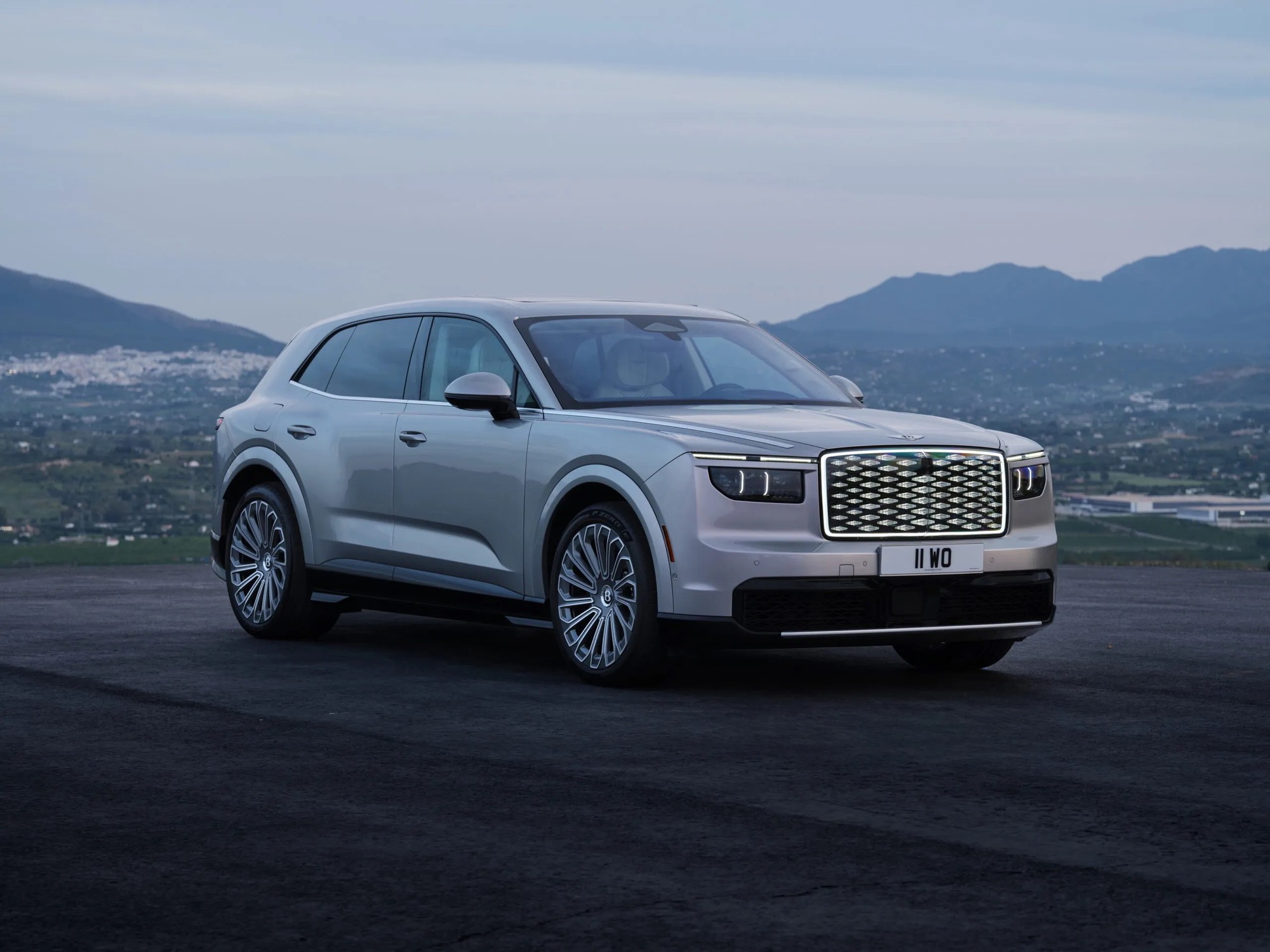 Bentley Torcal ra mắt: SUV điện đầu tiên của hãng, mạnh 876 mã lực, chạy 600 km/sạc - Ảnh 1.