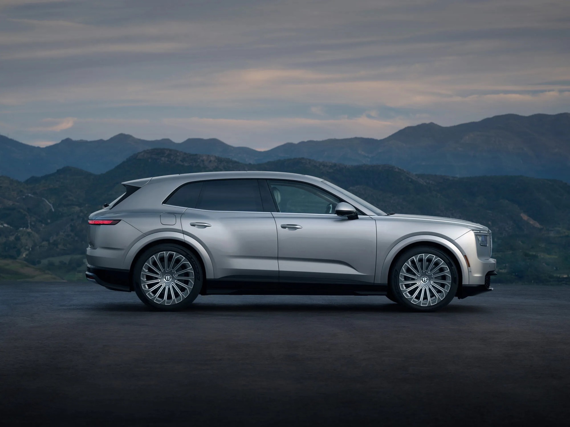 Bentley Torcal ra mắt: SUV điện đầu tiên của hãng, mạnh 876 mã lực, chạy 600 km/sạc - Ảnh 3.