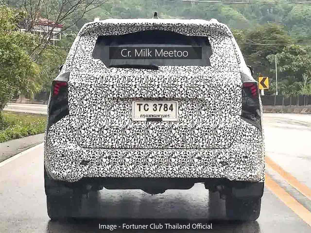 Toyota Fortuner đời mới lộ diện tr&ecirc;n đường với cụm đ&egrave;n LED kiểu mới, dễ ra mắt năm sau cạnh tranh Everest - Ảnh 1.