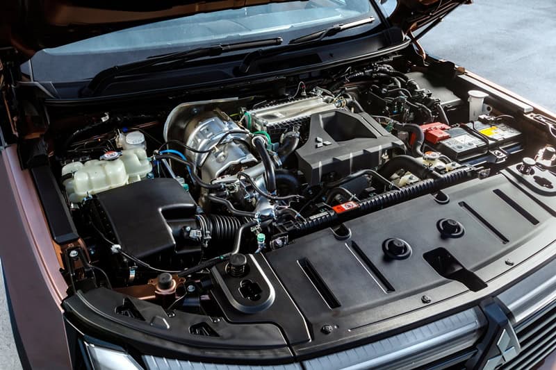 Mitsubishi Pajero thế hệ mới chốt ng&agrave;y ra mắt ĐN&Aacute;: 3 phi&ecirc;n bản gi&aacute; quy đổi từ 1,2 tỷ, m&aacute;y dầu hơn 200m&atilde; lực, tham vọng đấu Everest - Ảnh 4.