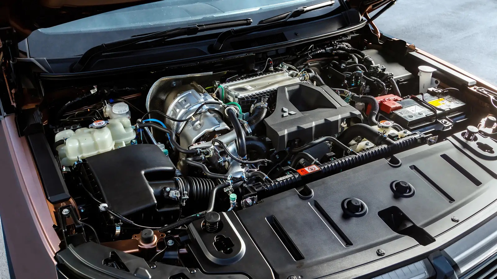 Mitsubishi Triton n&acirc;ng cấp sẽ d&ugrave;ng động cơ Pajero mới: Tăng lực k&eacute;o, 'ăn' &iacute;t dầu hơn, c&oacute; thể th&ecirc;m hybrid - Ảnh 2.