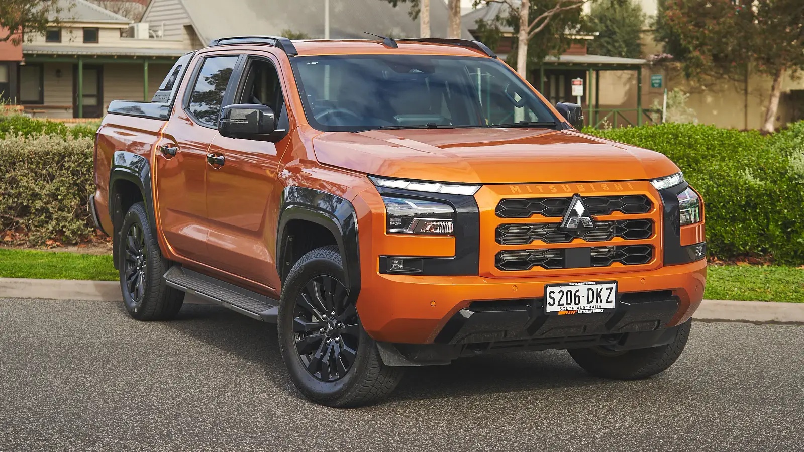 Mitsubishi Triton n&acirc;ng cấp sẽ d&ugrave;ng động cơ Pajero mới: Tăng lực k&eacute;o, 'ăn' &iacute;t dầu hơn, c&oacute; thể th&ecirc;m hybrid - Ảnh 1.