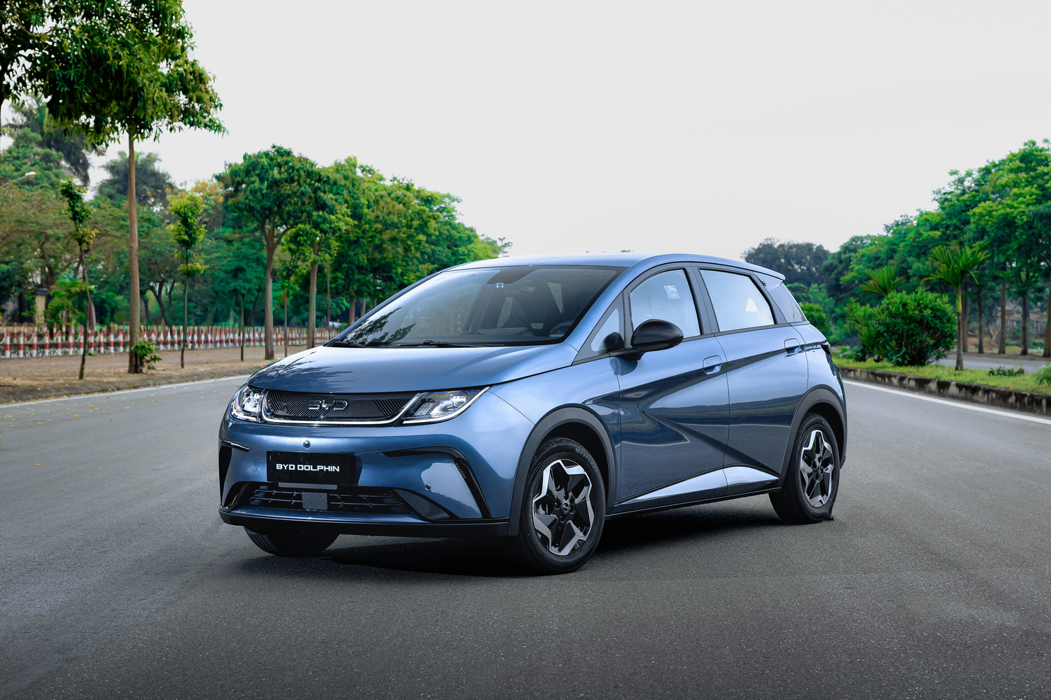 BYD Dolphin tăng gi&aacute; l&ecirc;n mức 569 triệu đồng, &aacute;p lực khi cạnh tranh với Geely EX2 - Ảnh 1.