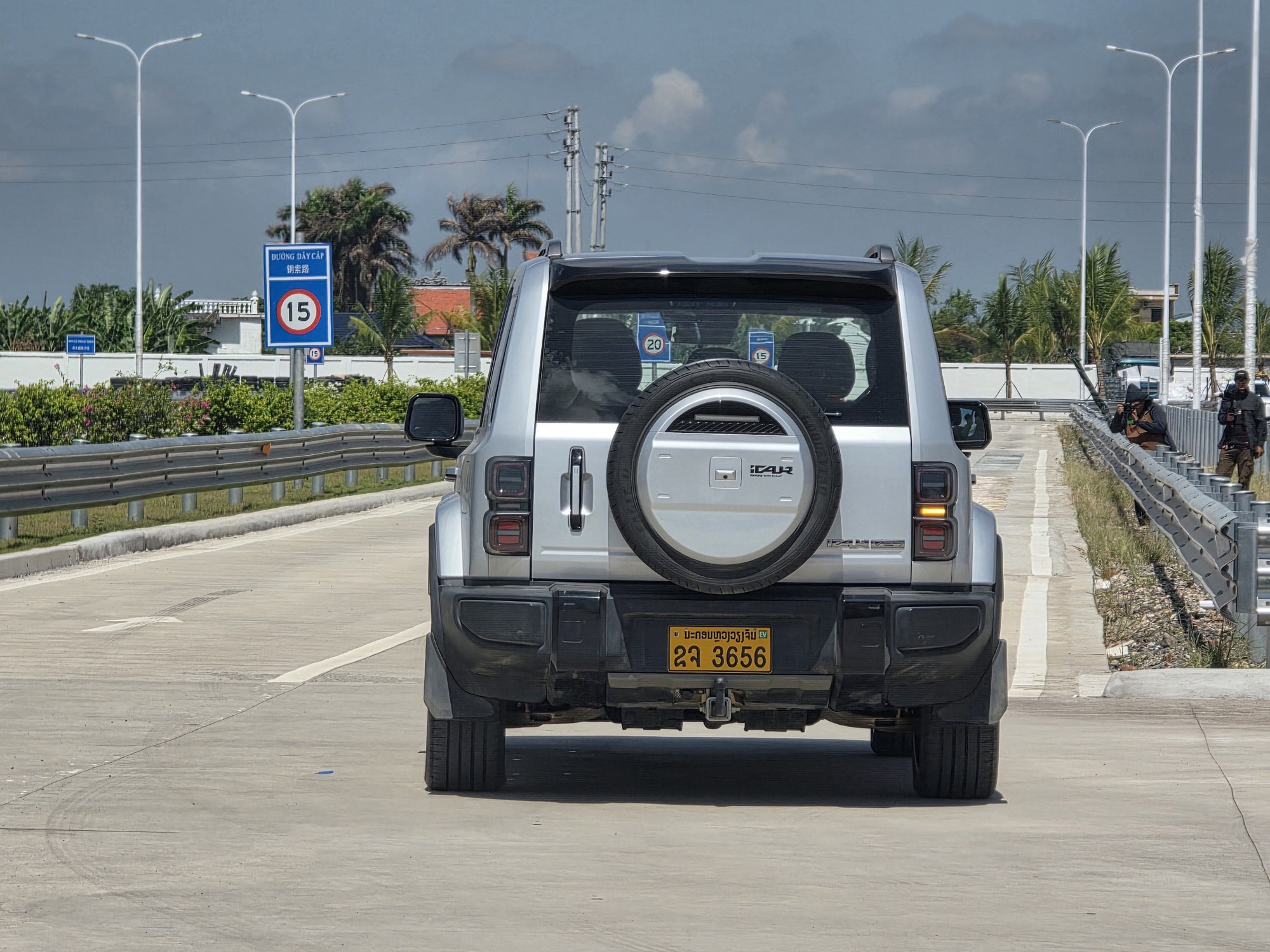Xem thực tế iCaur V27 tại Việt Nam: REEV mạnh gần 450hp, AWD, dáng hầm hố như Land Cruiser - Ảnh 10.
