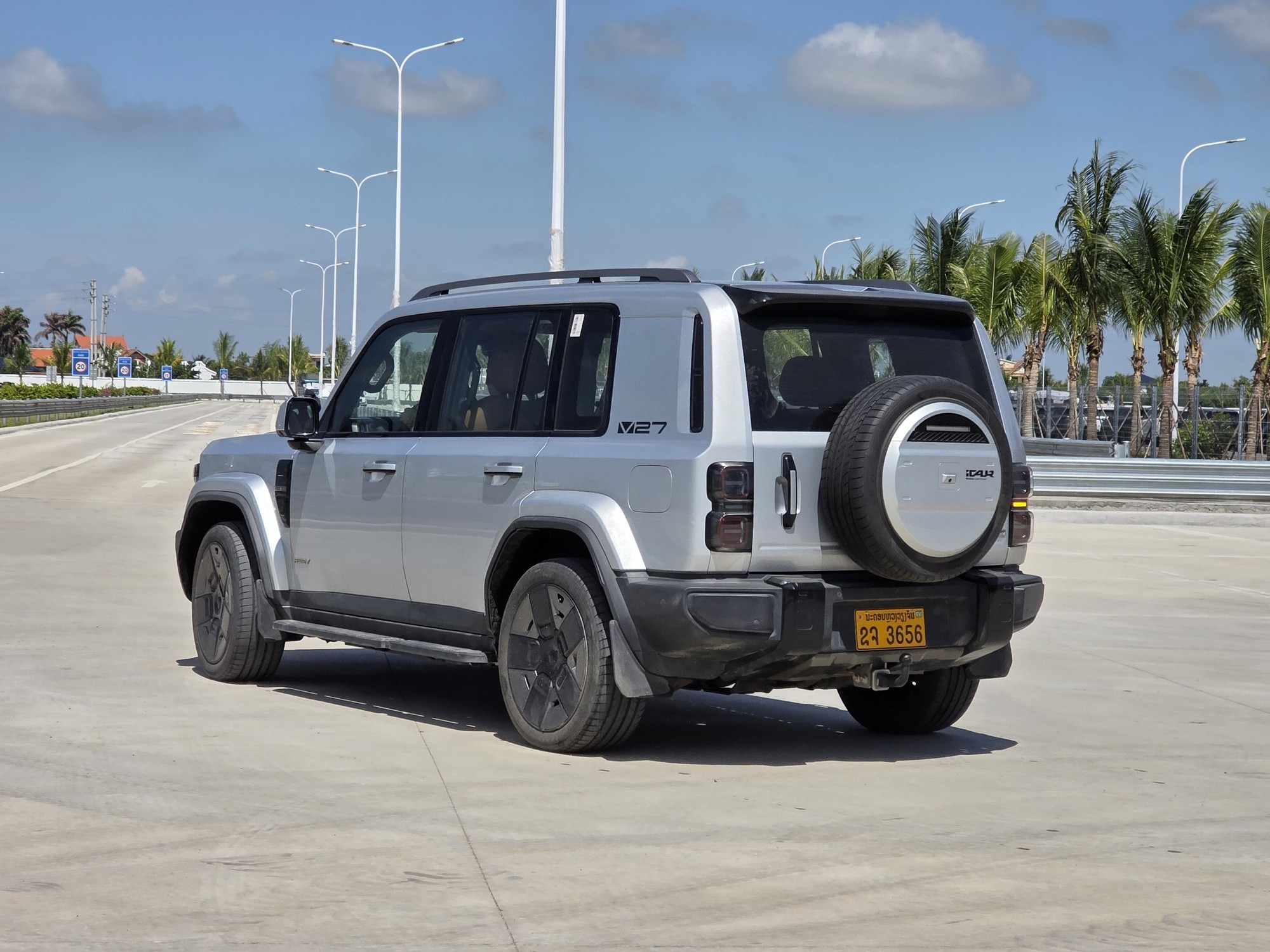 Xem thực tế iCaur V27 tại Việt Nam: REEV mạnh gần 450hp, AWD, dáng hầm hố như Land Cruiser - Ảnh 3.