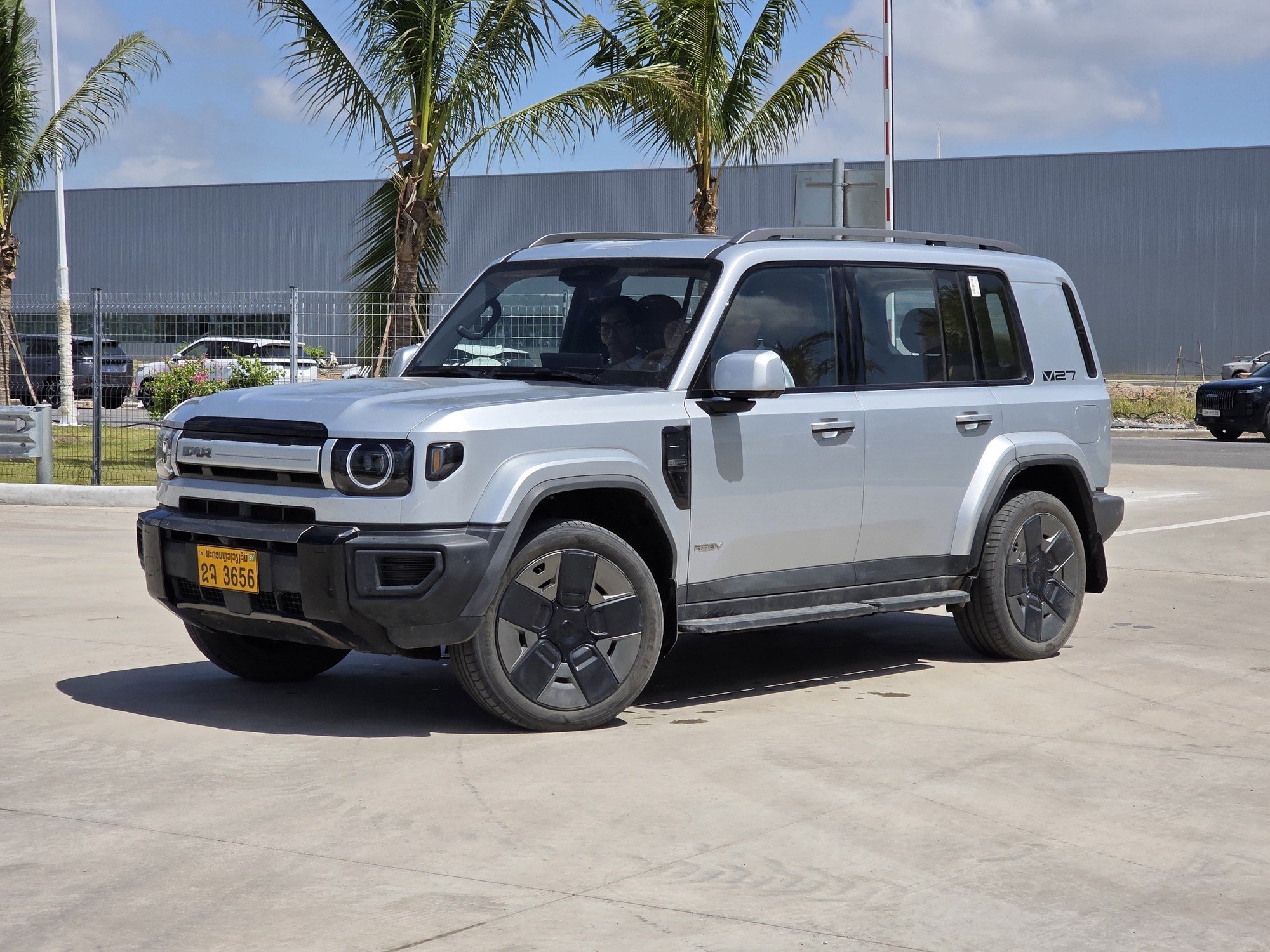 Xem thực tế iCaur V27 tại Việt Nam: REEV mạnh gần 450hp, AWD, dáng hầm hố như Land Cruiser - Ảnh 1.