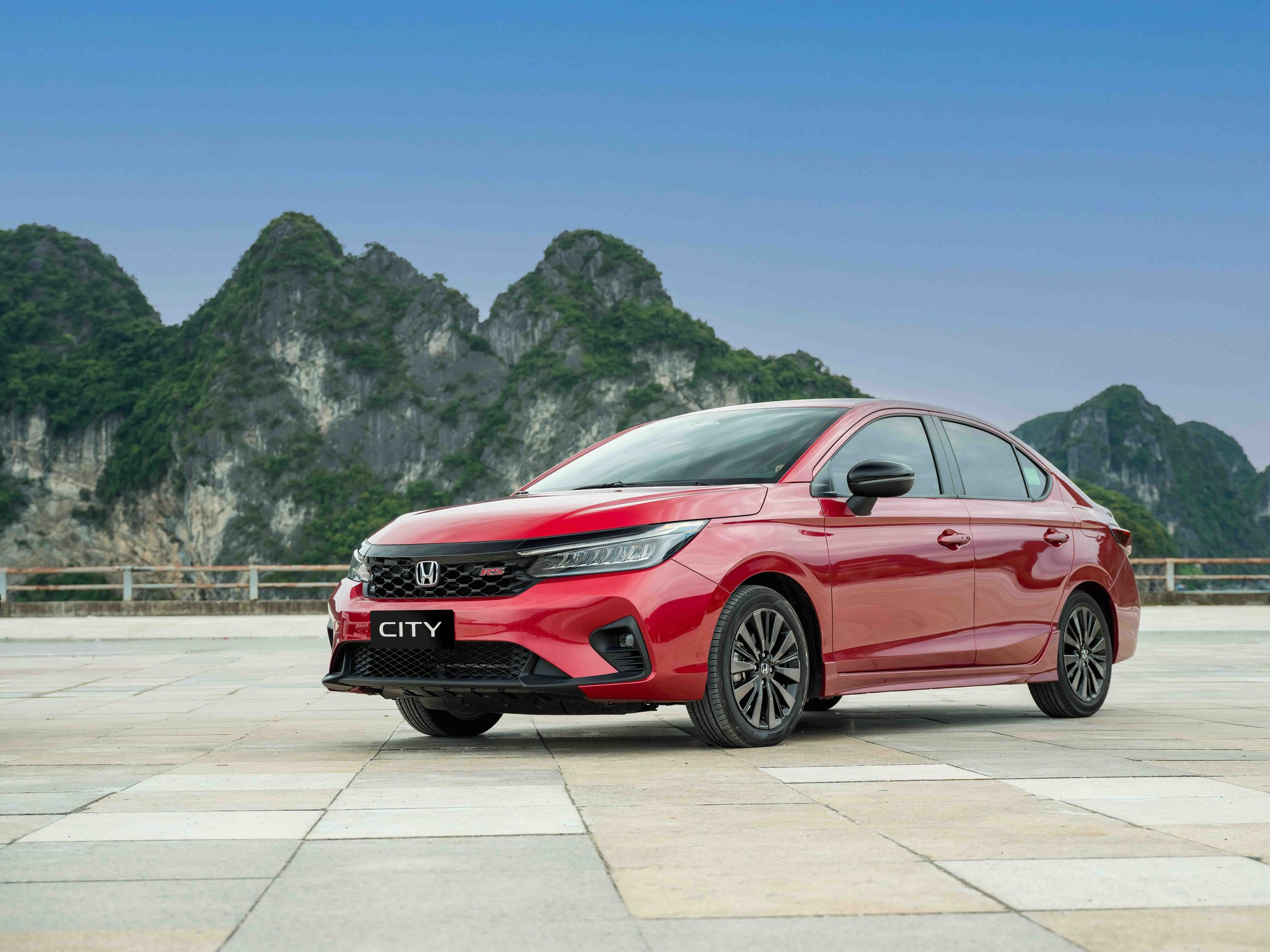 Honda Việt Nam tung ưu đãi sốc tháng 9: Mua ô tô tặng tiền đủ sắm SH Mode, tung gói bảo hiểm bao phí xe ‘nằm xưởng’ - Ảnh 1.