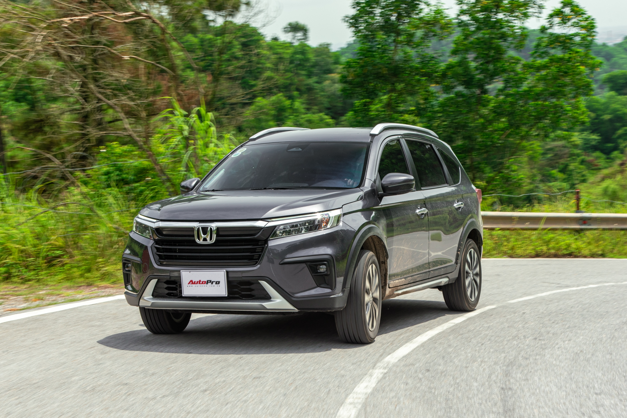 Honda Việt Nam tung ưu đãi sốc tháng 9: Mua ô tô tặng tiền đủ sắm SH Mode, tung gói bảo hiểm bao phí xe ‘nằm xưởng’ - Ảnh 3.