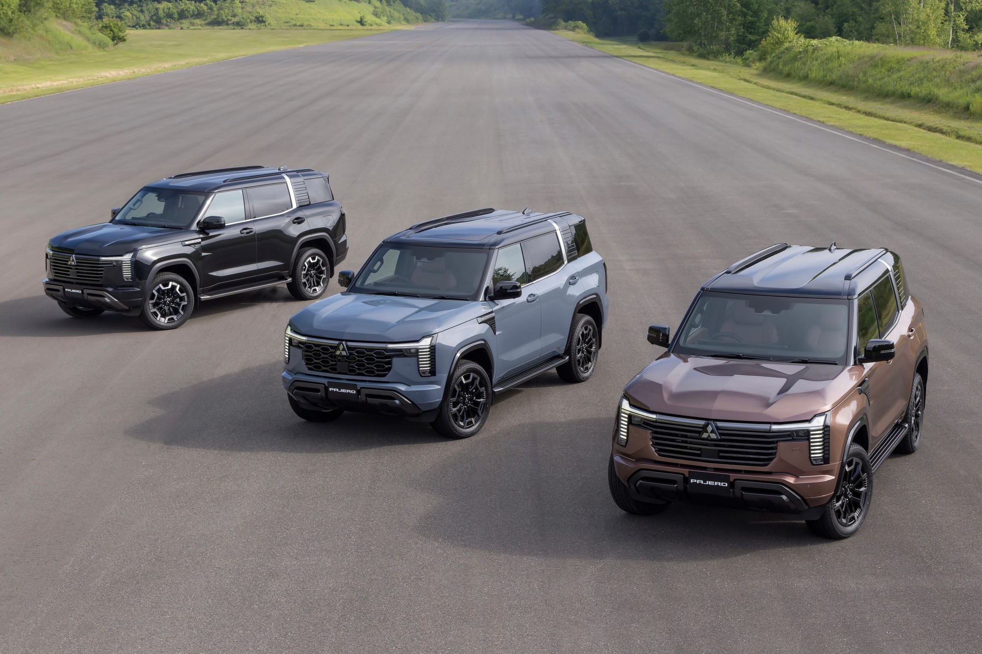 Mitsubishi Pajero 2026 vừa ra mắt đã có bản địa hình cực chiến: Ống thở cao, vòm bánh lớn, lốp chuyên off-road - Ảnh 13.