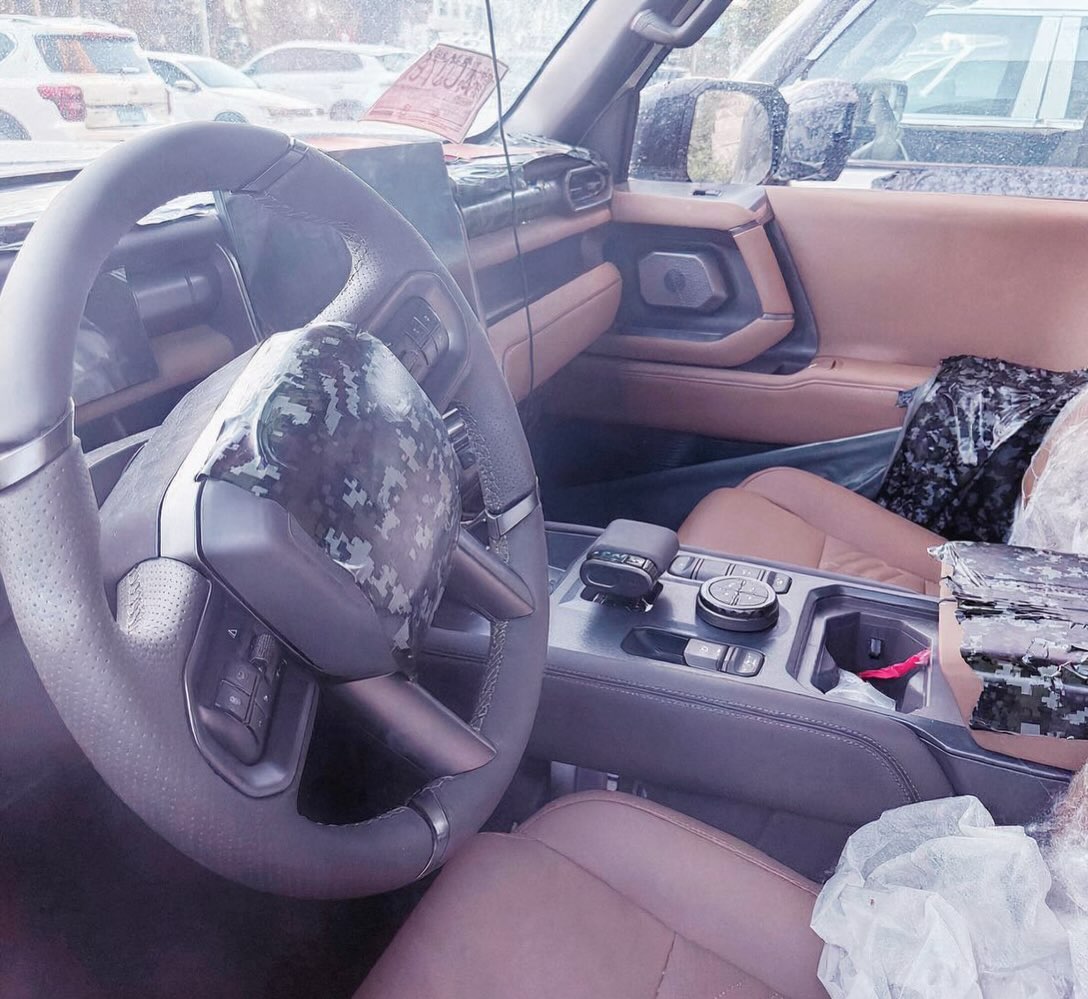 SUV Nissan cạnh tranh Land Cruiser Prado lần đầu lộ diện tr&ecirc;n đường: Cản hầm hố như Ranger Raptor, nội thất cao cấp, m&aacute;y hybrid cắm sạc - Ảnh 8.