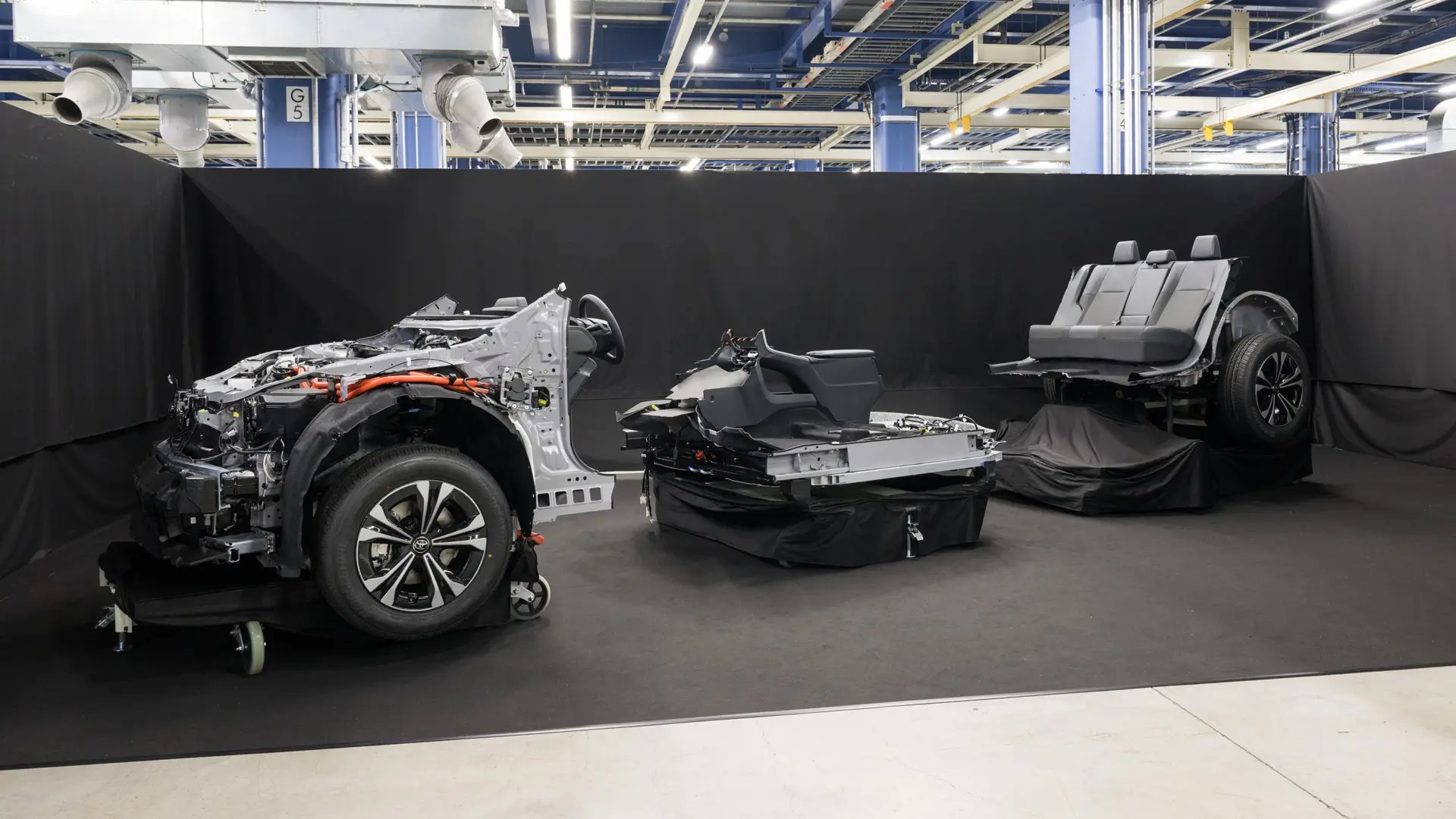 Lexus 'chơi lớn' d&ugrave;ng c&ocirc;ng nghệ Tesla để sản xuất xe, x&acirc;y nh&agrave; m&aacute;y tại thị trường tỷ d&acirc;n - Ảnh 2.