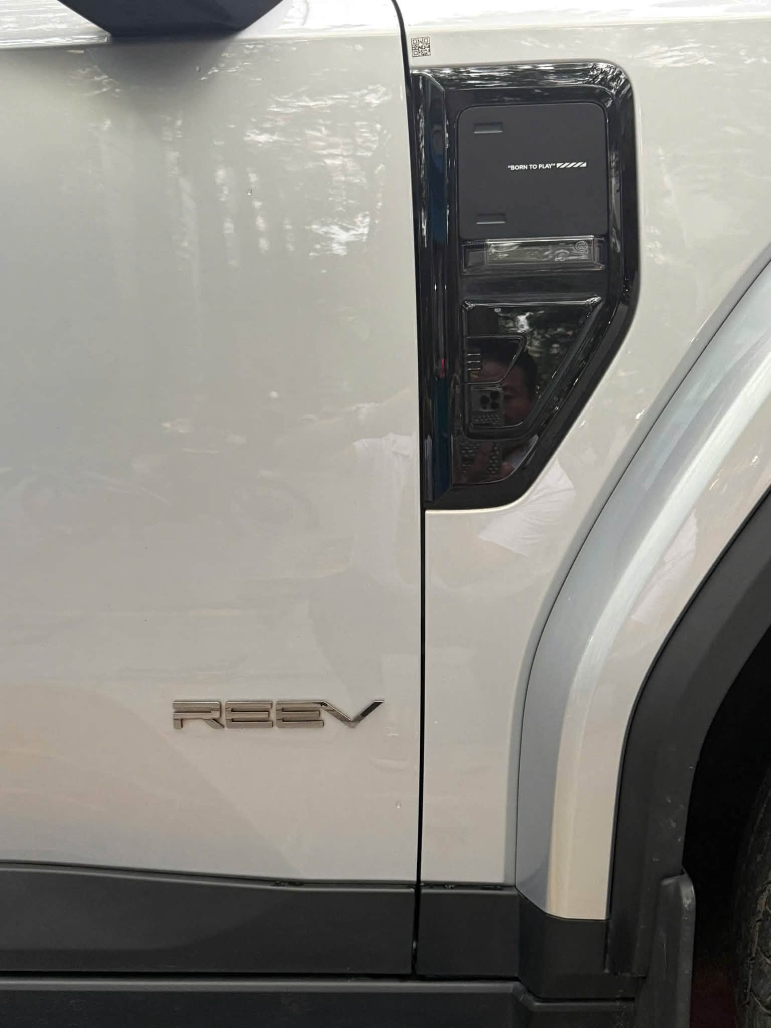 SUV 'lạ' d&aacute;ng như Defender lần đầu xuất hiện tại Việt Nam: EREV đầy b&igrave;nh chạy tới 1.200km, gi&aacute; tạm t&iacute;nh 2,2 tỷ đồng c&oacute; cạnh tranh được Prado? - Ảnh 5.