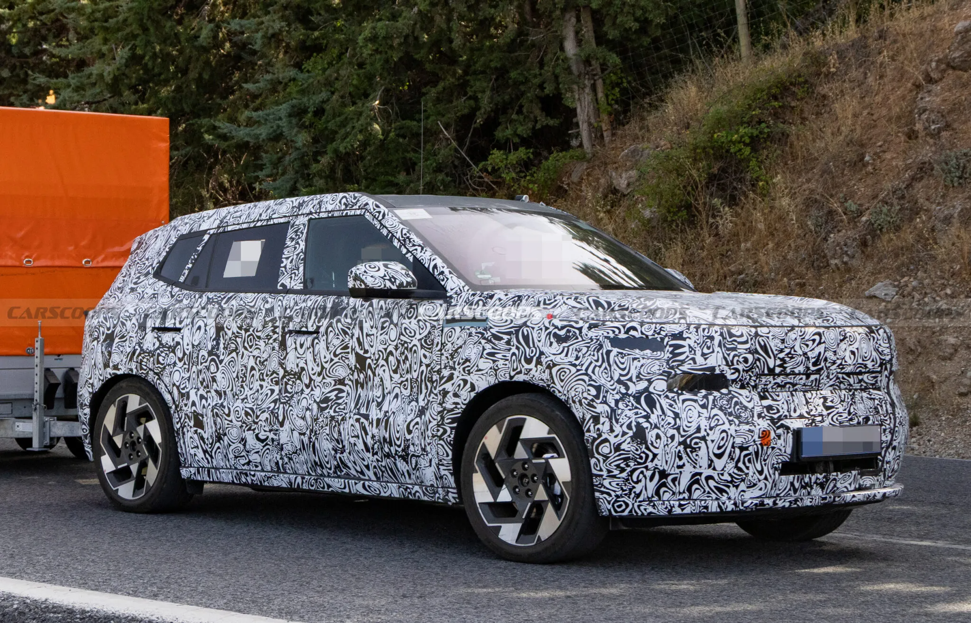 Hyundai Kona 2028 đổi thiết kế lạ lẫm, d&ugrave;ng chung m&aacute;y với Kia Seltos - Ảnh 1.