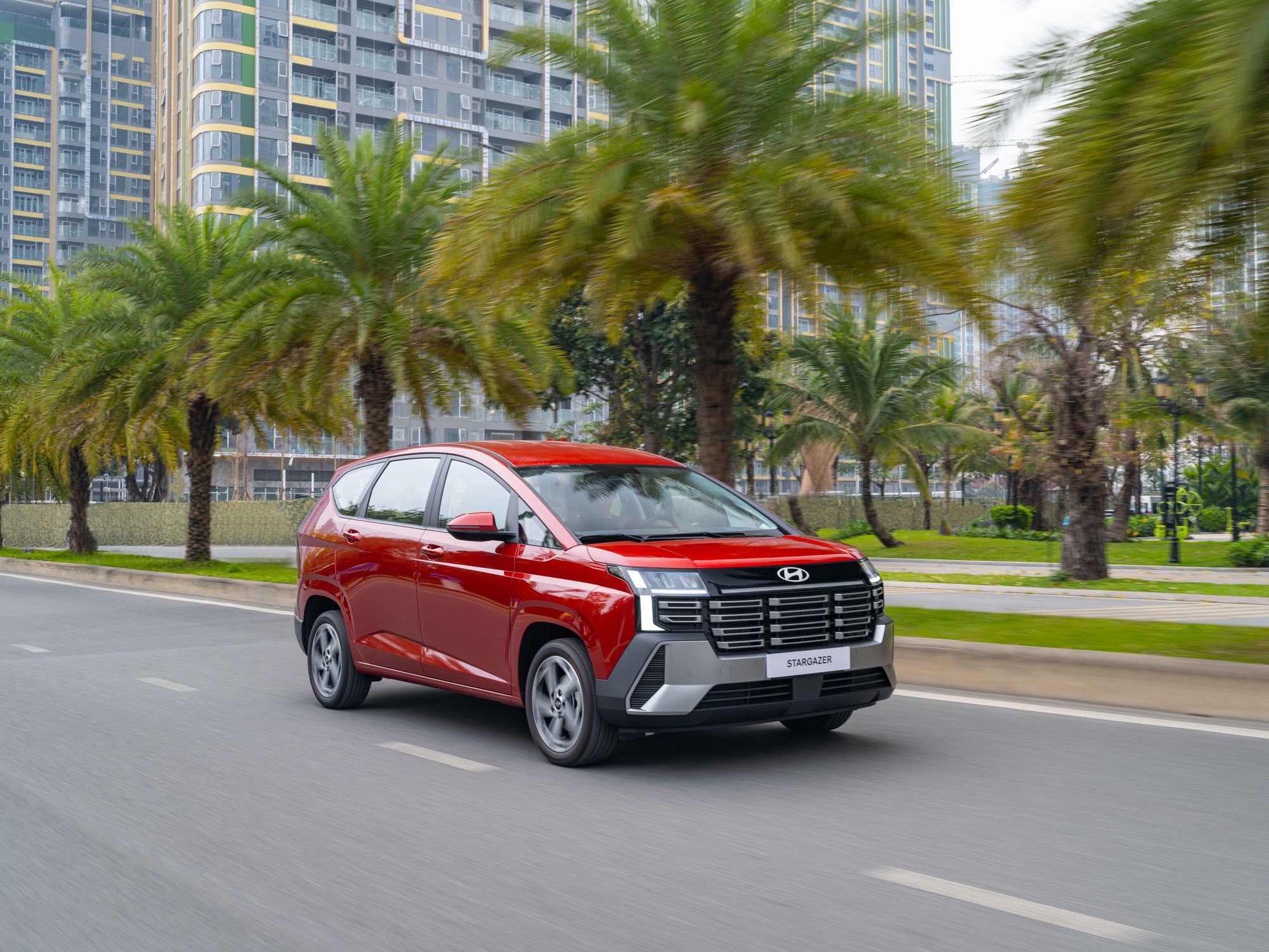 Hyundai nỗ lực giữ số th&aacute;ng Ng&acirc;u: Giảm gi&aacute; trực tiếp, tặng g&oacute;i bảo h&agrave;nh, &aacute;p dụng từ xe nhỏ đến xe lớn - Ảnh 2.