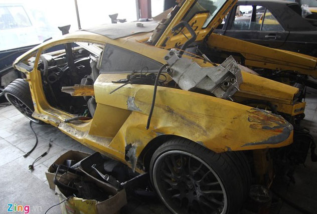 Bò vàng” Lamborghini Gallardo bị “mổ bụng” tại Hà Nội