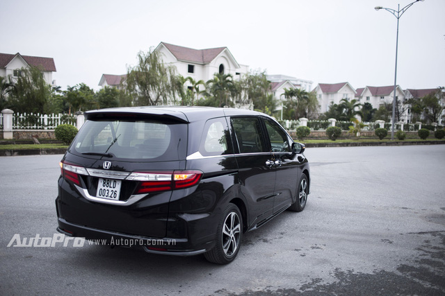 Honda Odyssey 2018 lần đầu tiên xuất đầu lộ diện - Ảnh 4. Honda Odyssey 2018 lần đầu tiên xuất đầu lộ diện - Ảnh 4.