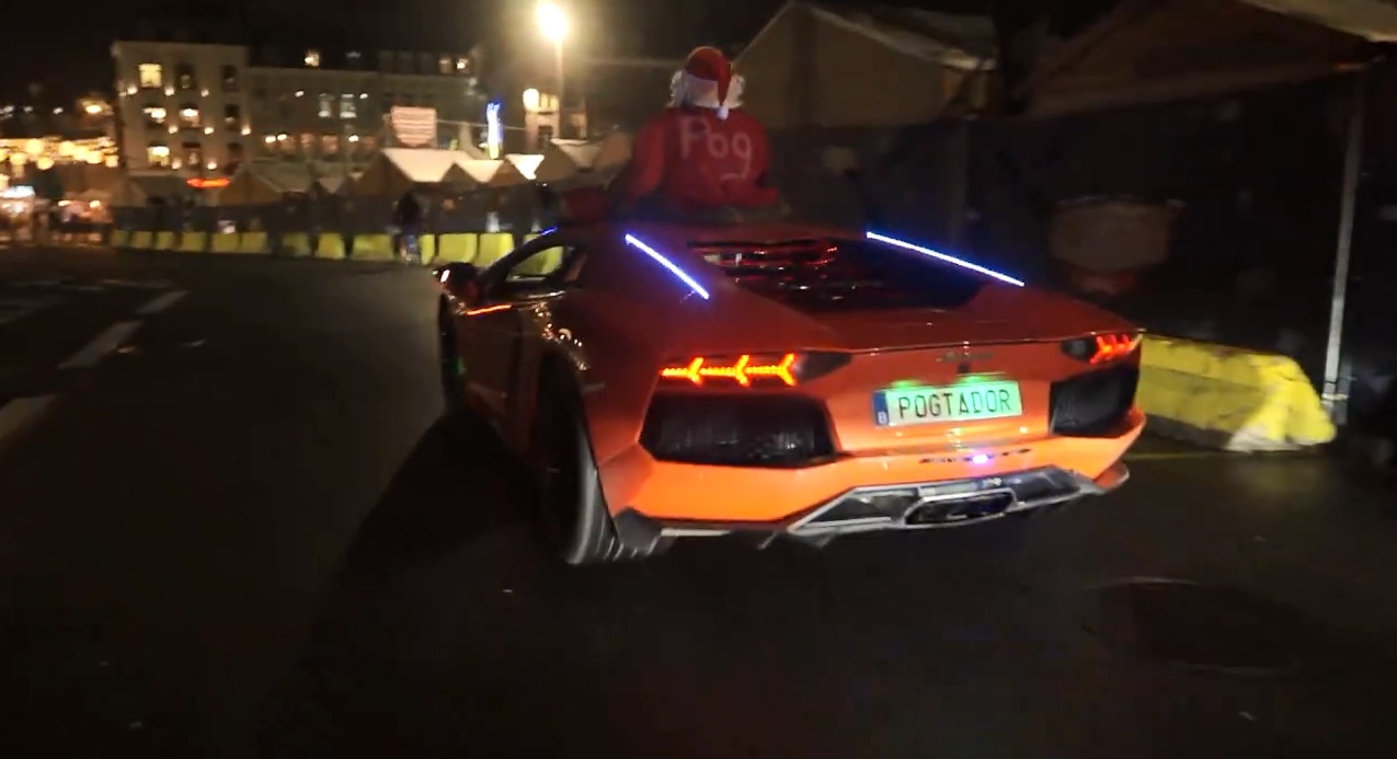 Siêu xe Lamborghini Aventador hóa thành chú tuần lộc của ông già Noel