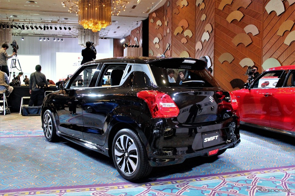 Ngắm b&eacute; hạt ti&ecirc;u Suzuki Swift 2018 mới ra mắt ngo&agrave;i đời thực - Ảnh 4.