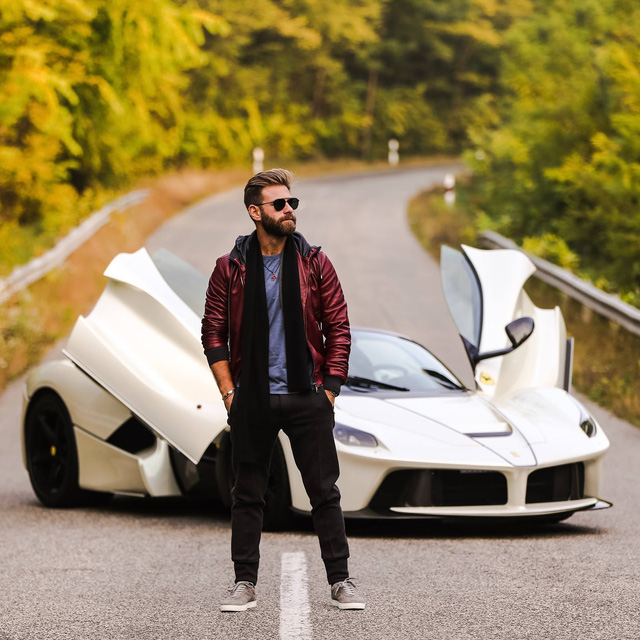 Xem tay lái thử chuyên nghiệp của Ferrari phá LaFerrari mui trần trị giá 45,5 tỷ Đồng - Ảnh 1.