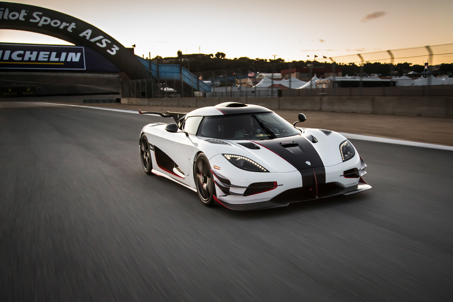 Đại Gia Chi 225 Tỷ Đồng Để Mua Koenigsegg One:1 Cuối Cùng Xuất Xưởng