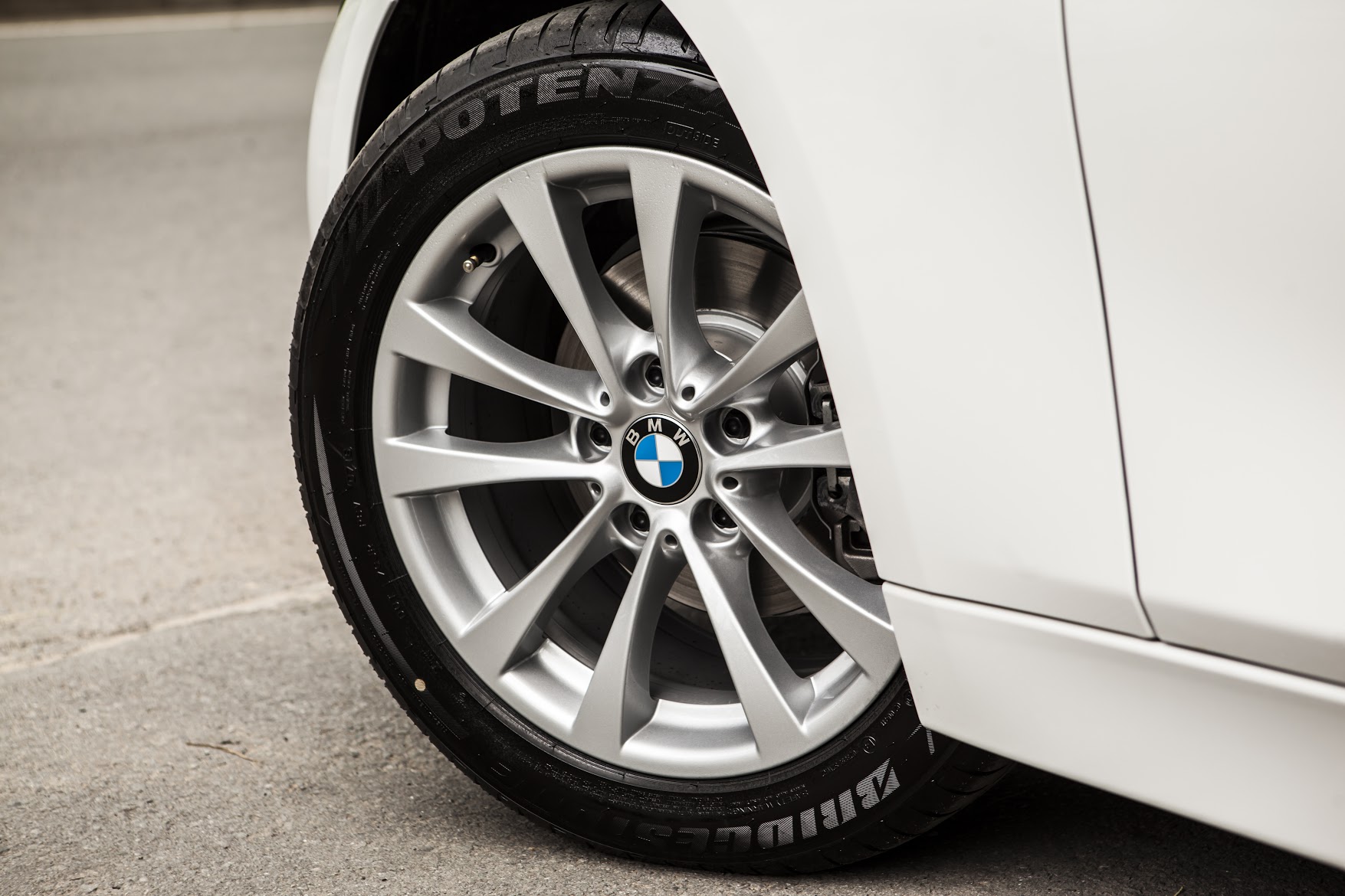 BMW 320i phiên bản 100 năm giá 1,658 tỉ dành riêng cho khách hàng Việt