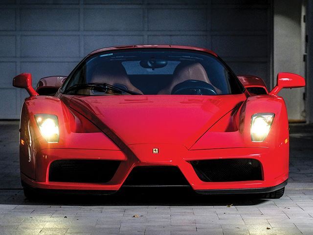 
 Ra mắt vào năm 2003, Ferrari Enzo chỉ có đúng 399 chiếc được sản xuất trên toàn thế giới, tuy nhiên, hãng siêu xe đến từ Ý đã phá lệ để cho ra lò chiếc thứ 400 vào năm 2005 nhằm quyên góp ủng hộ các nạn nhân vụ sóng thần ở châu Á cuối 2004.
