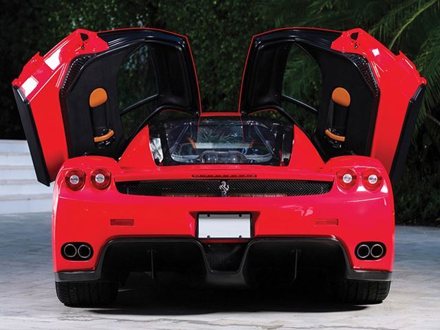
Trong đó, chiếc Ferrari Enzo mang số thứ tự 399 hiện đang thuộc sở hữu của Tommy Hilfiger, doanh nhân đến từ Mỹ và đang được chuẩn bị cho buổi đấu giá tại sự kiện mang tên gọi RM với mức giá lên sàn được giới sành xe nhận định 4 triệu USD.
