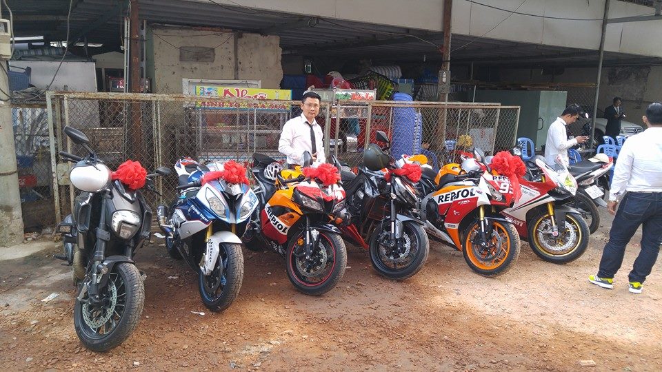 Kawasaki H2 cùng dàn mô tô "khủng" rước dâu tại Cà Mau