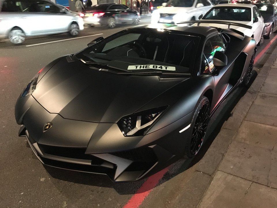 Lamborghini Aventador SV mui trần hư hỏng nặng sau cuộc đua tốc độ trên phố