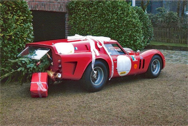 Choáng với màn vận chuyển cây Giáng sinh bằng siêu xe Ferrari 458 Italia - Ảnh 7.