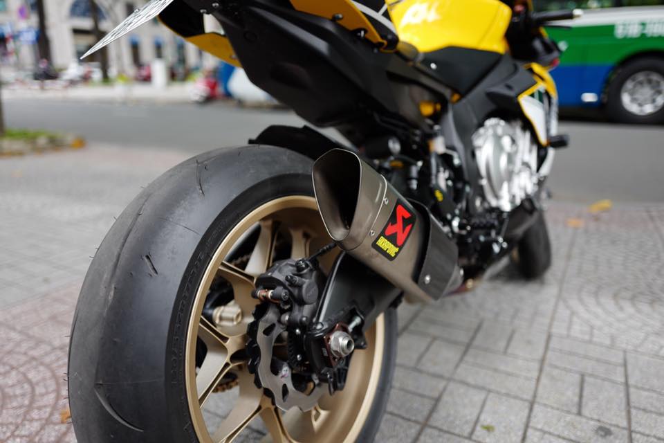 Yamaha Yzf-R1 Bản 60 Năm Lên Đồ Chơi Hàng Hiệu Của Biker Sài Thành