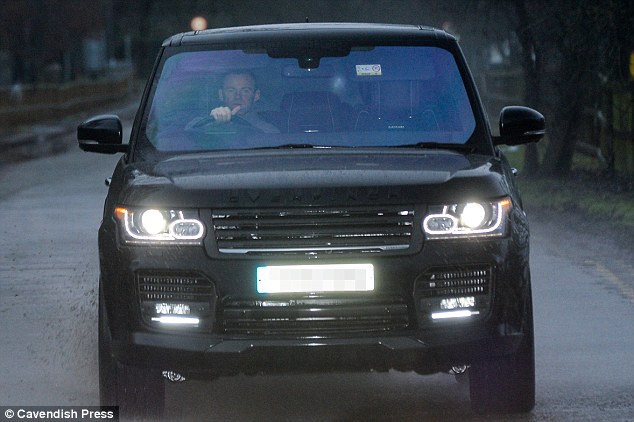 Wayne Rooney đến sân tập bằng xe sang Bentley Continental GT Speed mới - Ảnh 2.