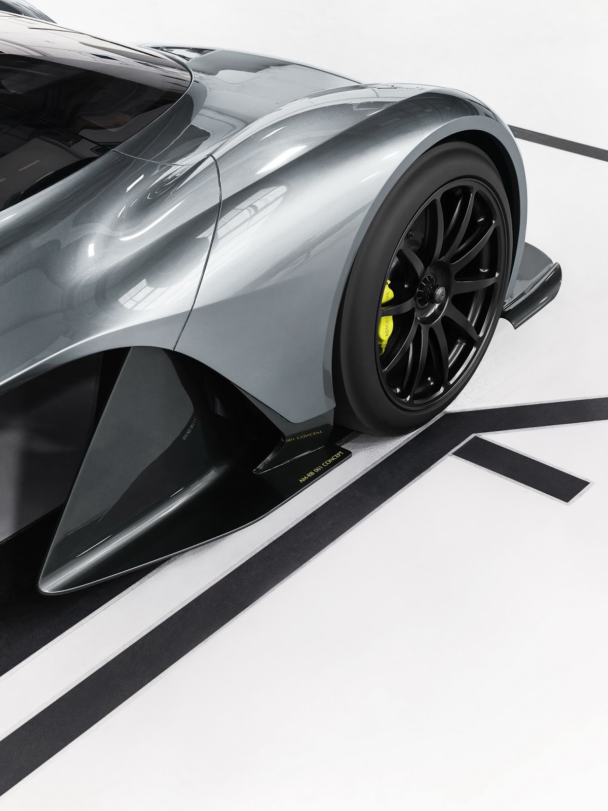 Aston Martin AM-RB 001 là 