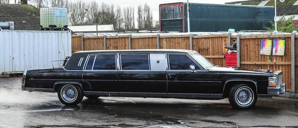 Xe limousine Cadillac cũ của Tổng thống Donald Trump tìm chủ mới - Ảnh 1.