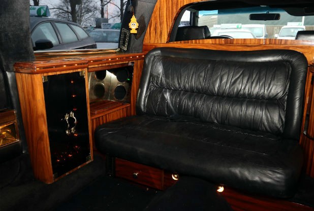 Xe limousine Cadillac cũ của Tổng thống Donald Trump tìm chủ mới - Ảnh 6.