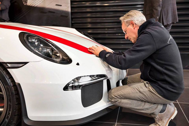 Ông chủ hãng Pagani nhận siêu xe Ferrari F12tdf hàng thửa - Ảnh 7.
