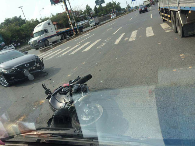 Đồng Nai: Kawasaki Z1000 va chạm với Yamaha Exciter, một thanh niên gãy chân - Ảnh 5. Đồng Nai: Kawasaki Z1000 va chạm với Yamaha Exciter, một thanh niên gãy chân - Ảnh 5.