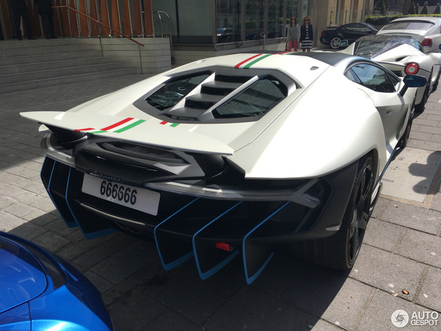 Siêu phẩm Lamborghini Centenario của Hoàng gia Qatar chăm chỉ đánh bóng mặt đường - Ảnh 5.