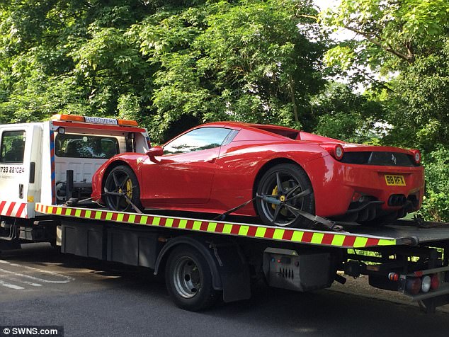 Ferrari 458 Spider sập ổ gà, chủ xe được đền 282 triệu Đồng - Ảnh 4.