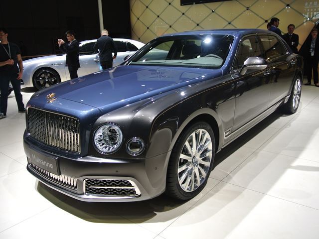 Xe siêu sang Bentley Mulsanne phiên bản vàng ra mắt nhà giàu Trung Quốc - Ảnh 2.