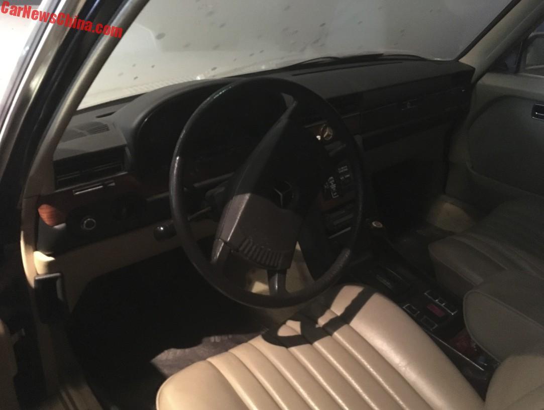 The Mercedes-Benz car collection is covered in dust, making many people sad - Photo 8. The Mercedes-Benz car collection is covered in dust, making many people sad - Photo 8.