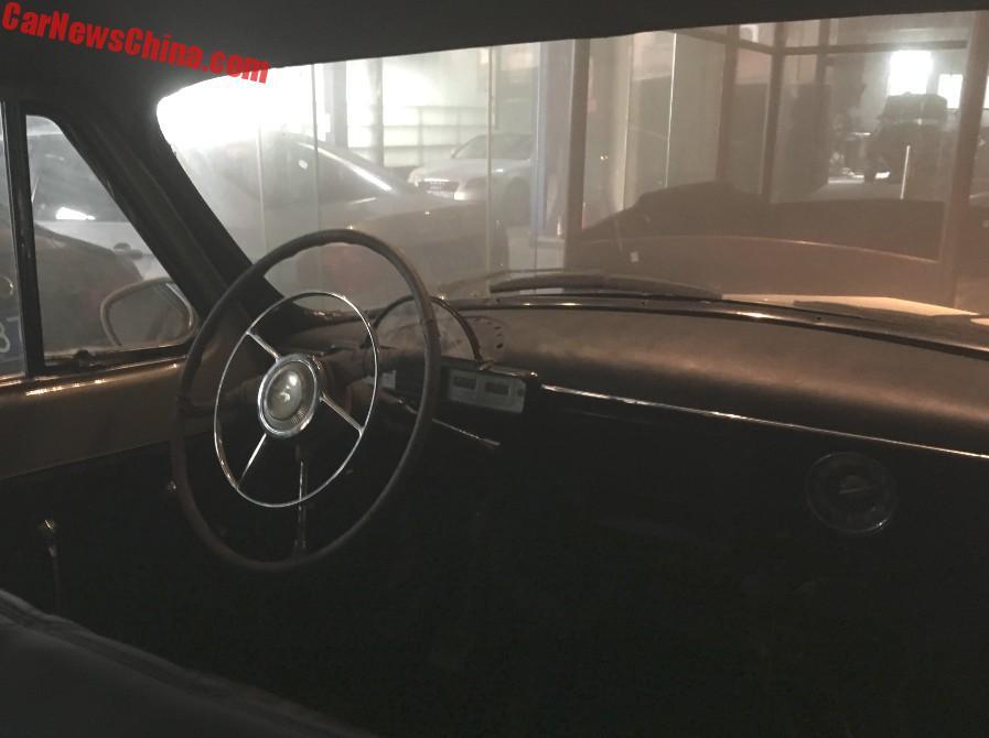 The Mercedes-Benz car collection is covered in dust, making many people sad - Photo 16. The Mercedes-Benz car collection is covered in dust, making many people sad - Photo 16.